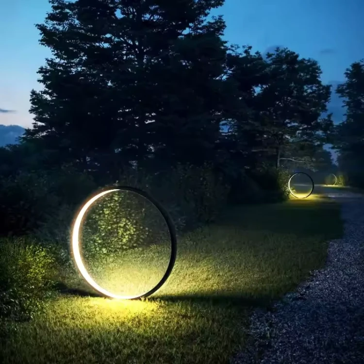 designerska-lampa-ogrodowa-led-kreisa-trawnik-alejka-zmrok