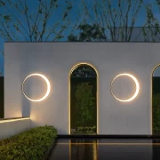 lampa-elewacyjna-led-ksiezyca-lunaris-elewacja-patio
