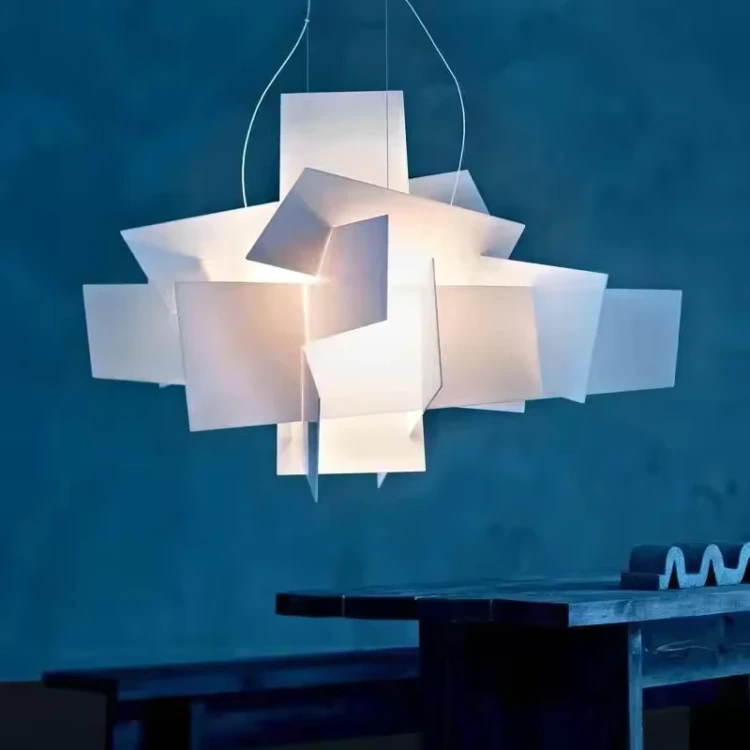 dekoracyjna-lampa-wiszaca-auristo-velora-niebieskie-tlo