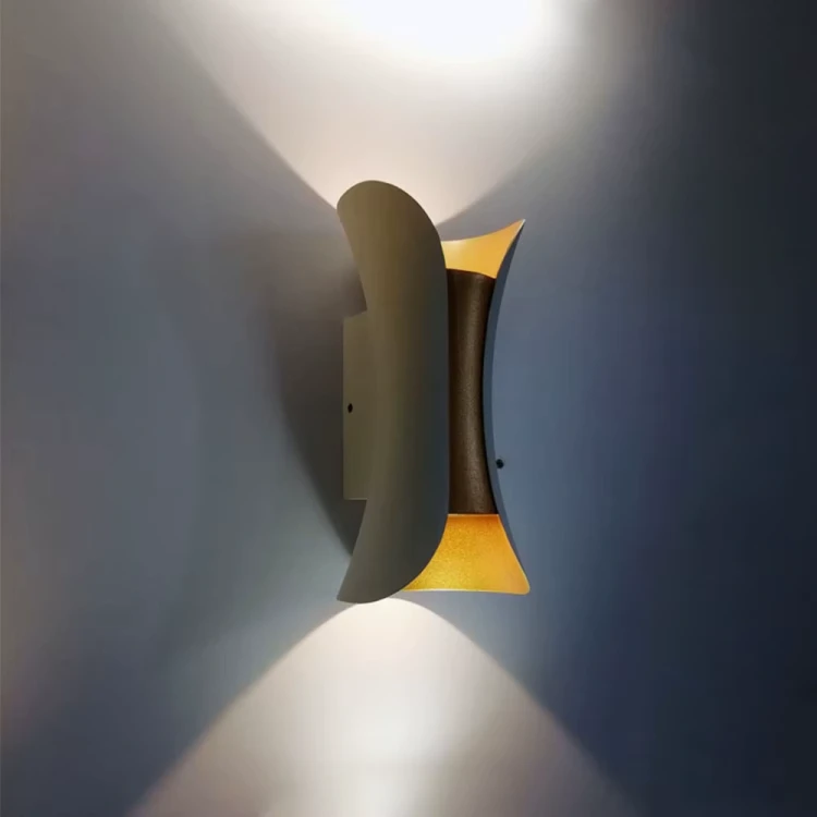 nowoczesna-lampa-elewacyjna-led-seraphelle-zblizenie-bok-struktura