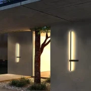 zewnetrzna-lampa-elewacyjna-led-zenthara-przy-wejsciu