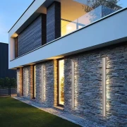 designerska-lampa-elewacyjna-led-velastra-kamienny-budynek