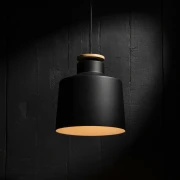inari-elegancka-lampa-wiszaca-czarna-zblizenie
