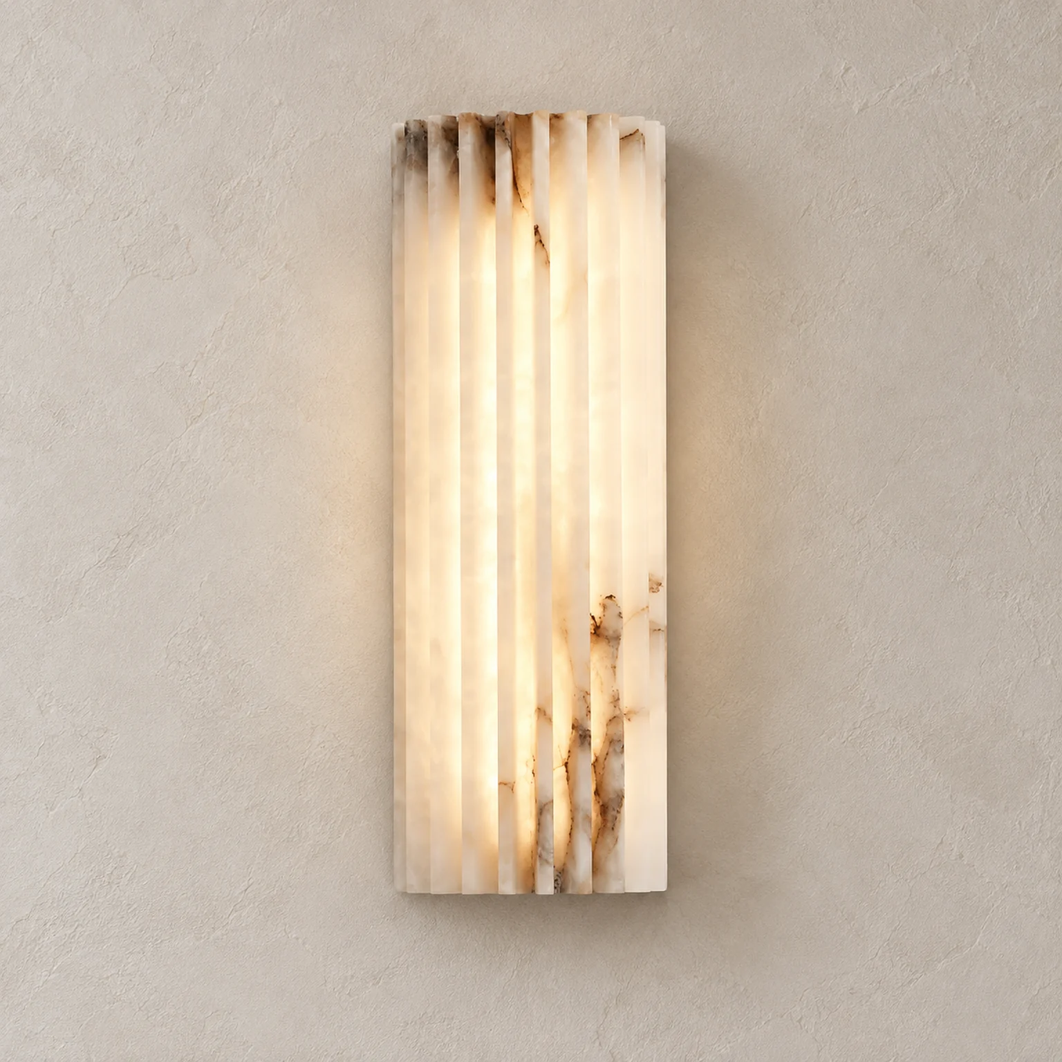 ORVÉLIS – Ryflowany kinkiet LED z naturalnego marmuru | 30 / 45 cm