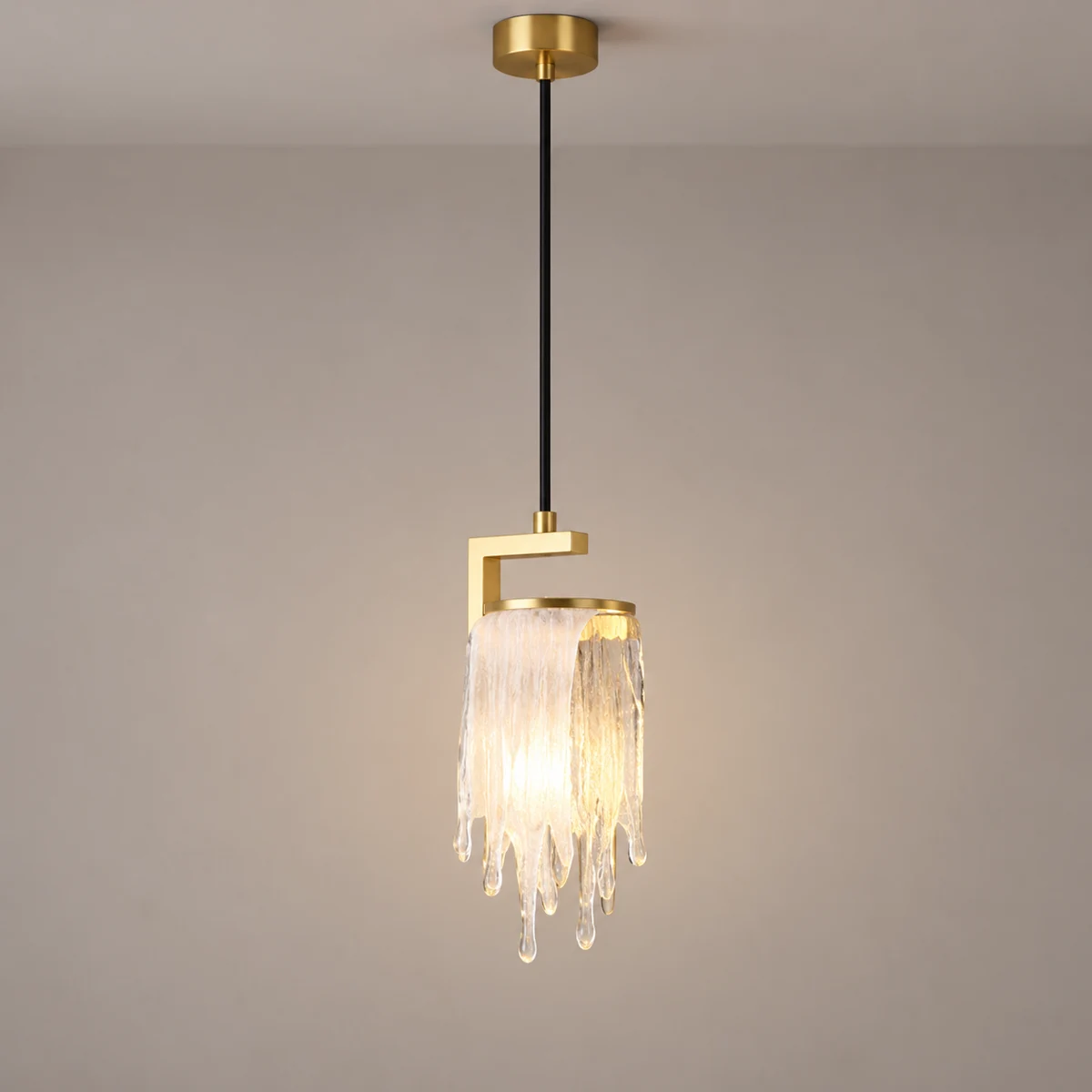 GLACÉLIA – lampa wisząca z lodowym szkłem i mosiądzem | 1 / 2 / 3 / 5 punktów